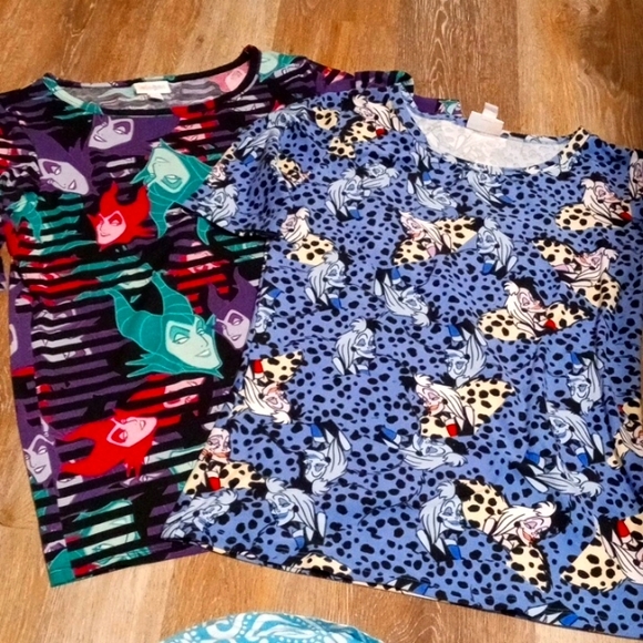 2 LuLaRoe size medium tops - Picture 1 of 3
